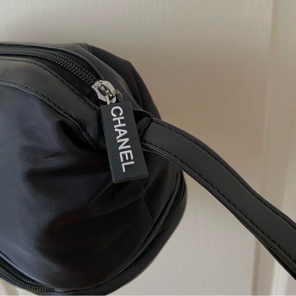 Brand New Chanel Black Nylon Large Makeup Bag/Pouch/Clutch with Wrist Strap - Picture 5 of 15
